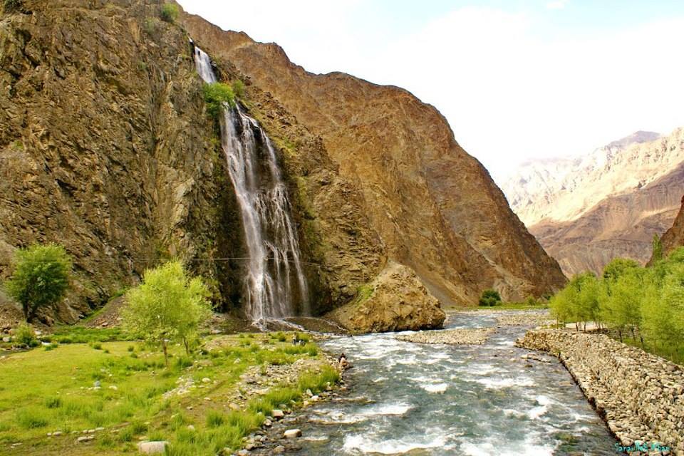 how to get to manthokha waterfall skardu